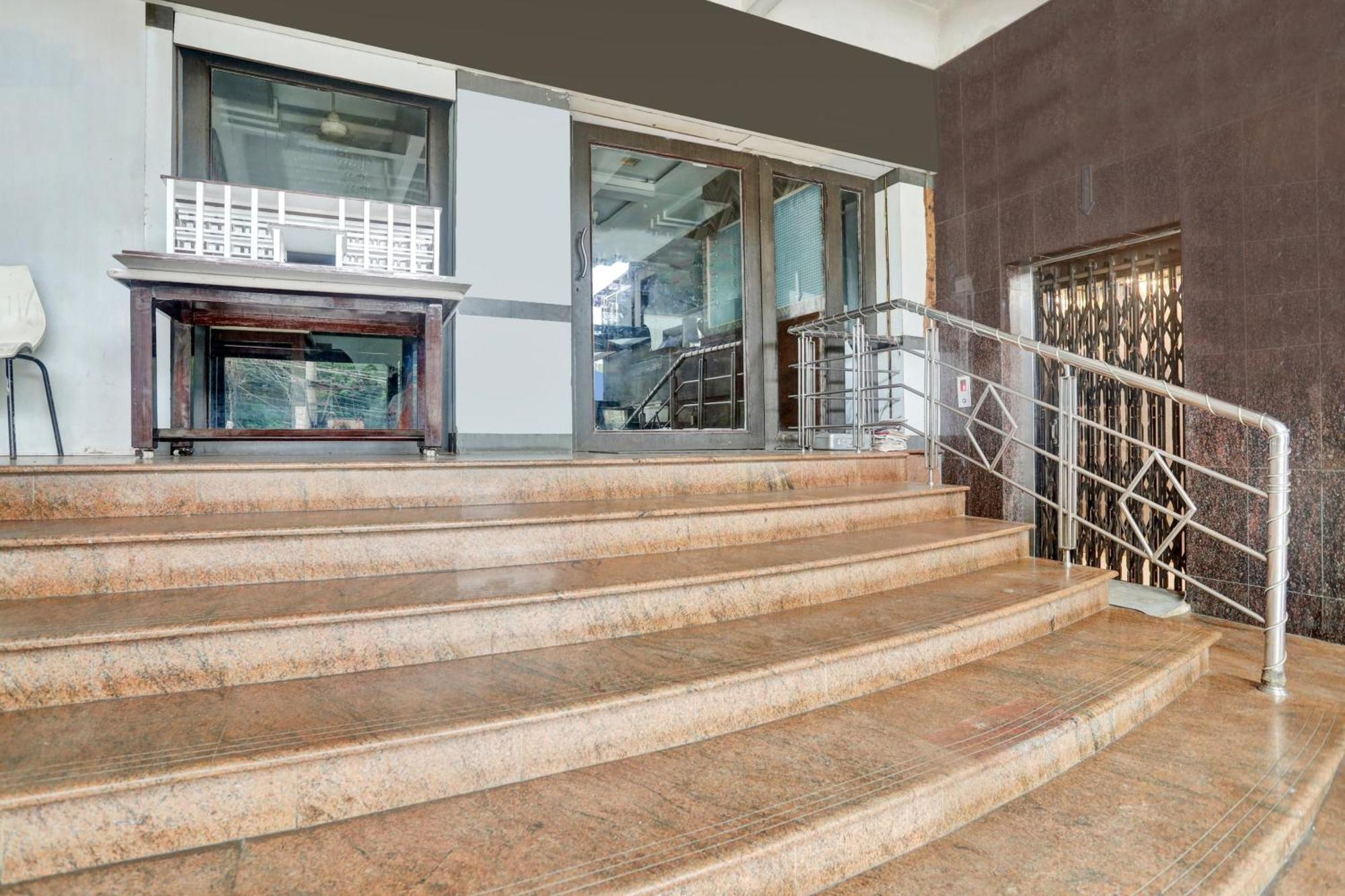 Townhouse Eluru Hotel ภายนอก รูปภาพ
