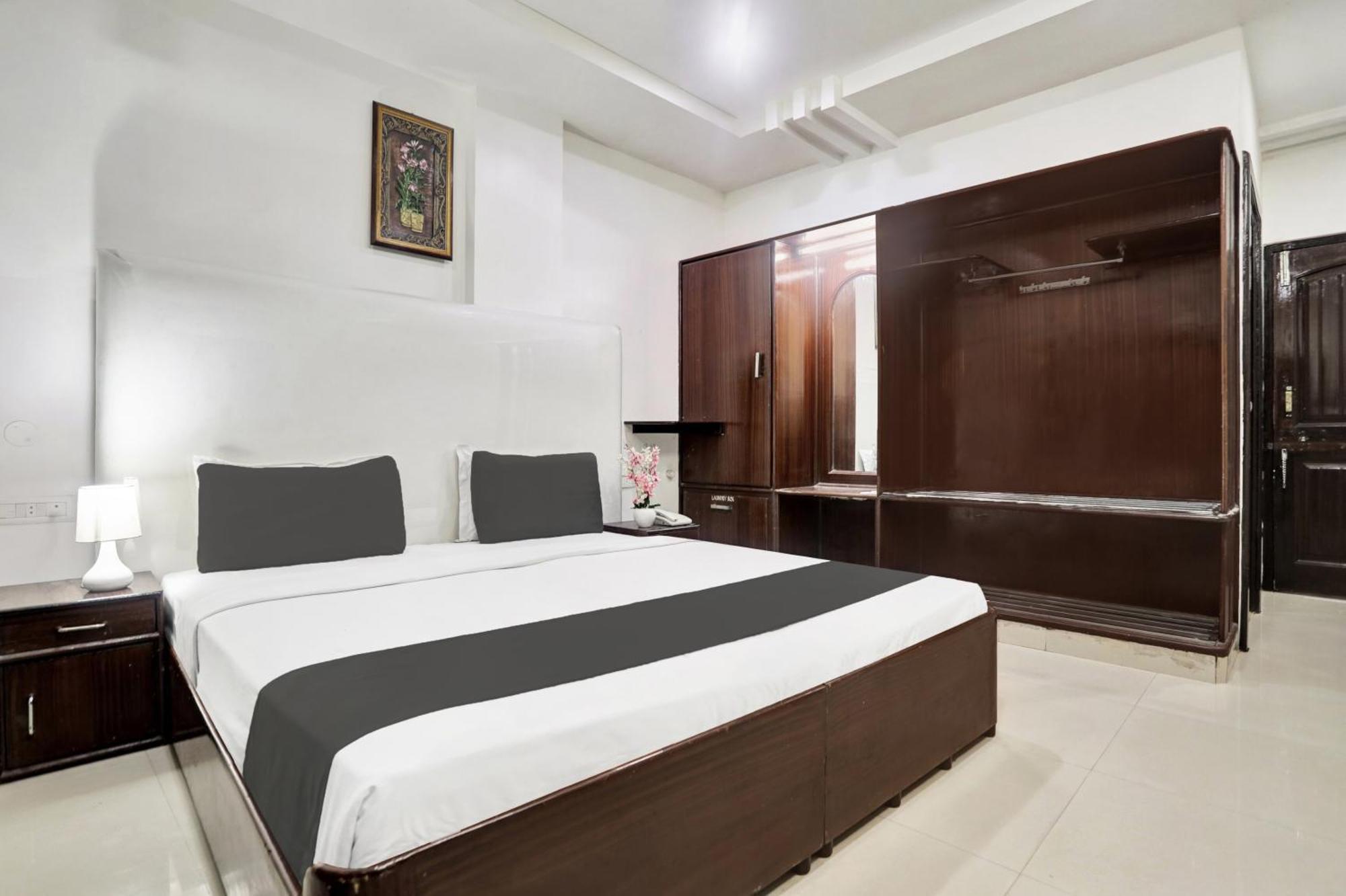 Townhouse Eluru Hotel ภายนอก รูปภาพ