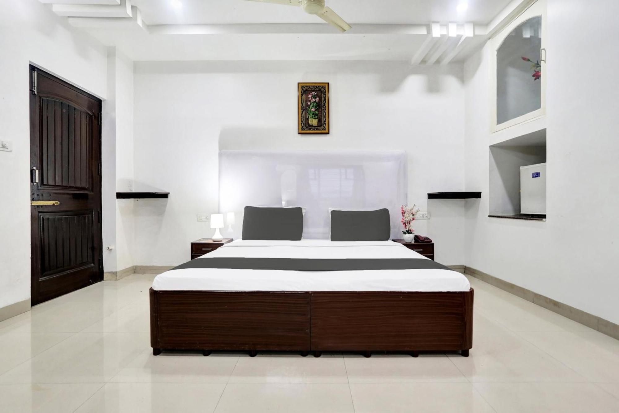 Townhouse Eluru Hotel ภายนอก รูปภาพ