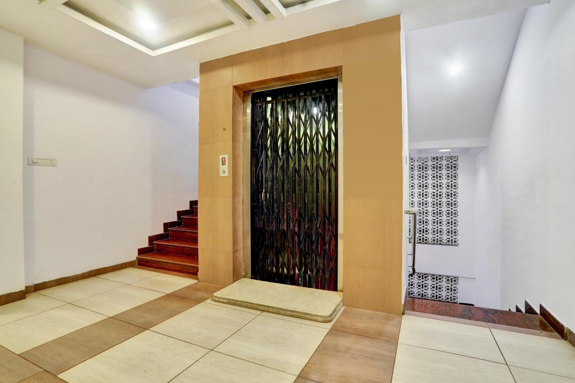 Townhouse Eluru Hotel ภายนอก รูปภาพ