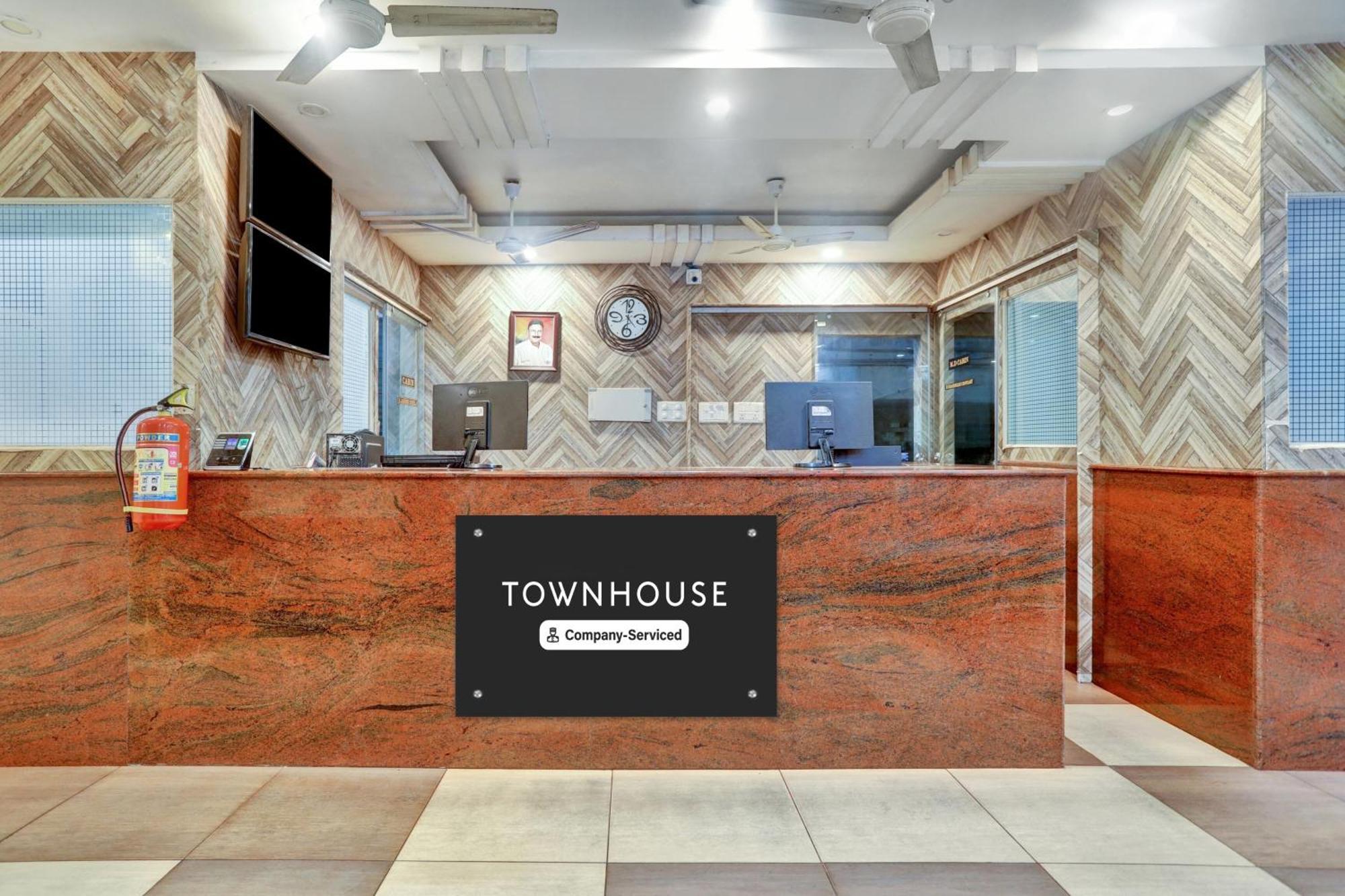 Townhouse Eluru Hotel ภายนอก รูปภาพ
