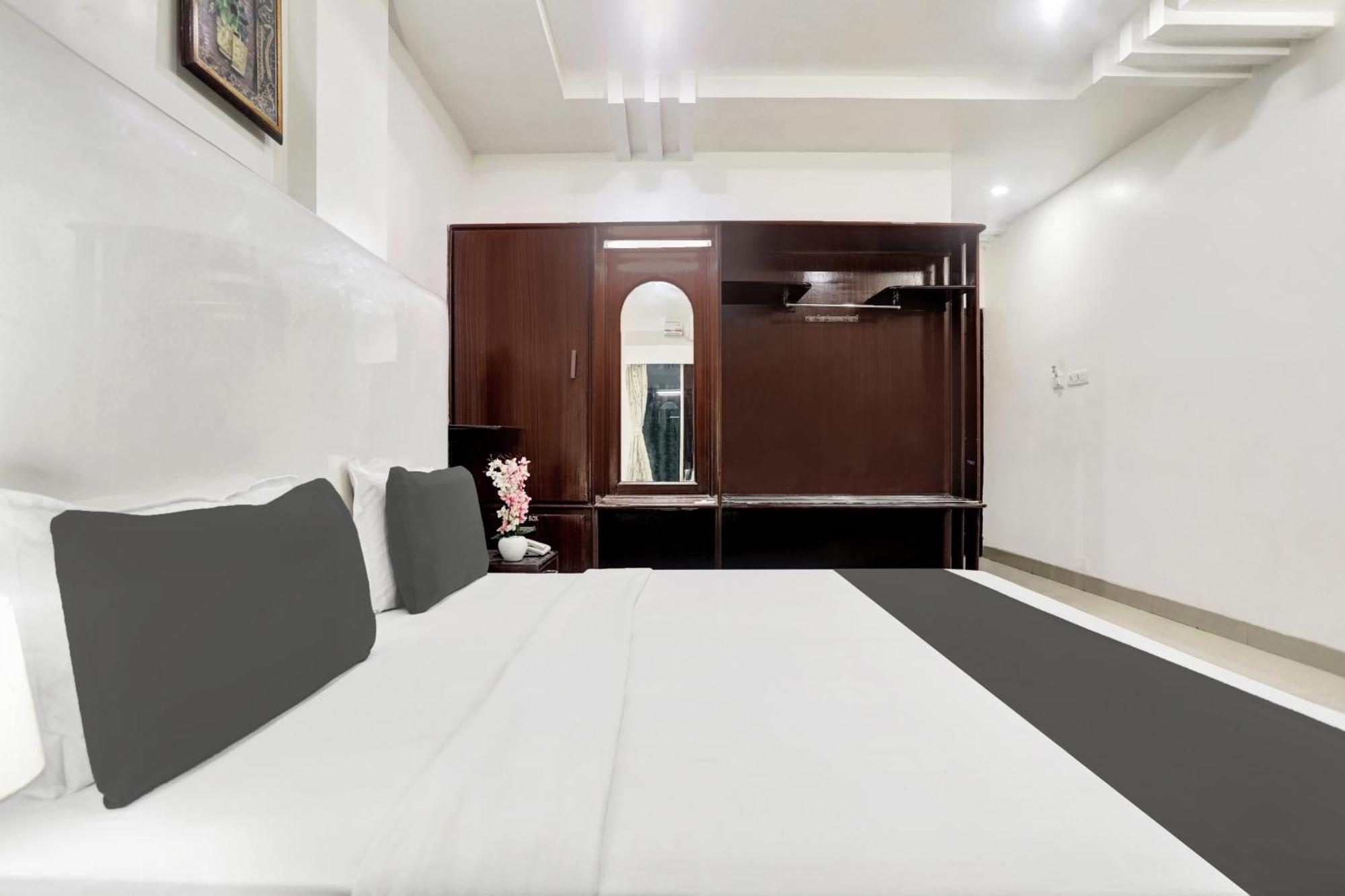 Townhouse Eluru Hotel ภายนอก รูปภาพ