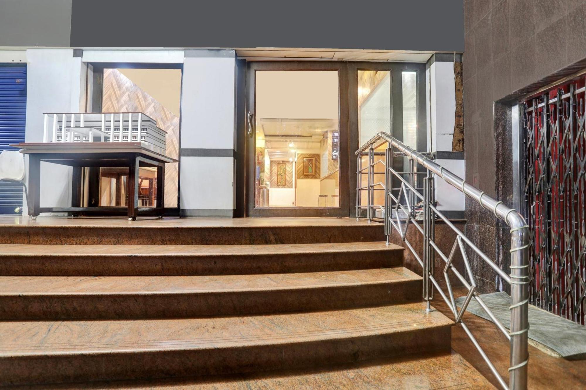 Townhouse Eluru Hotel ภายนอก รูปภาพ