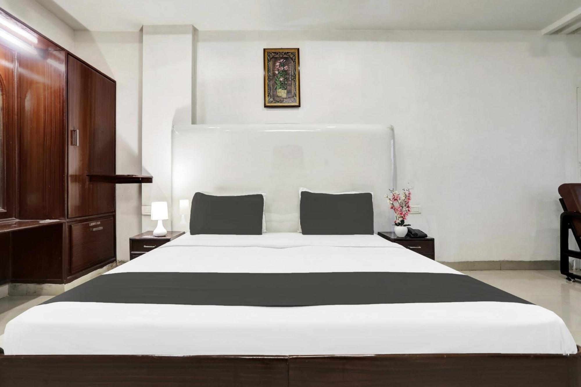 Townhouse Eluru Hotel ภายนอก รูปภาพ