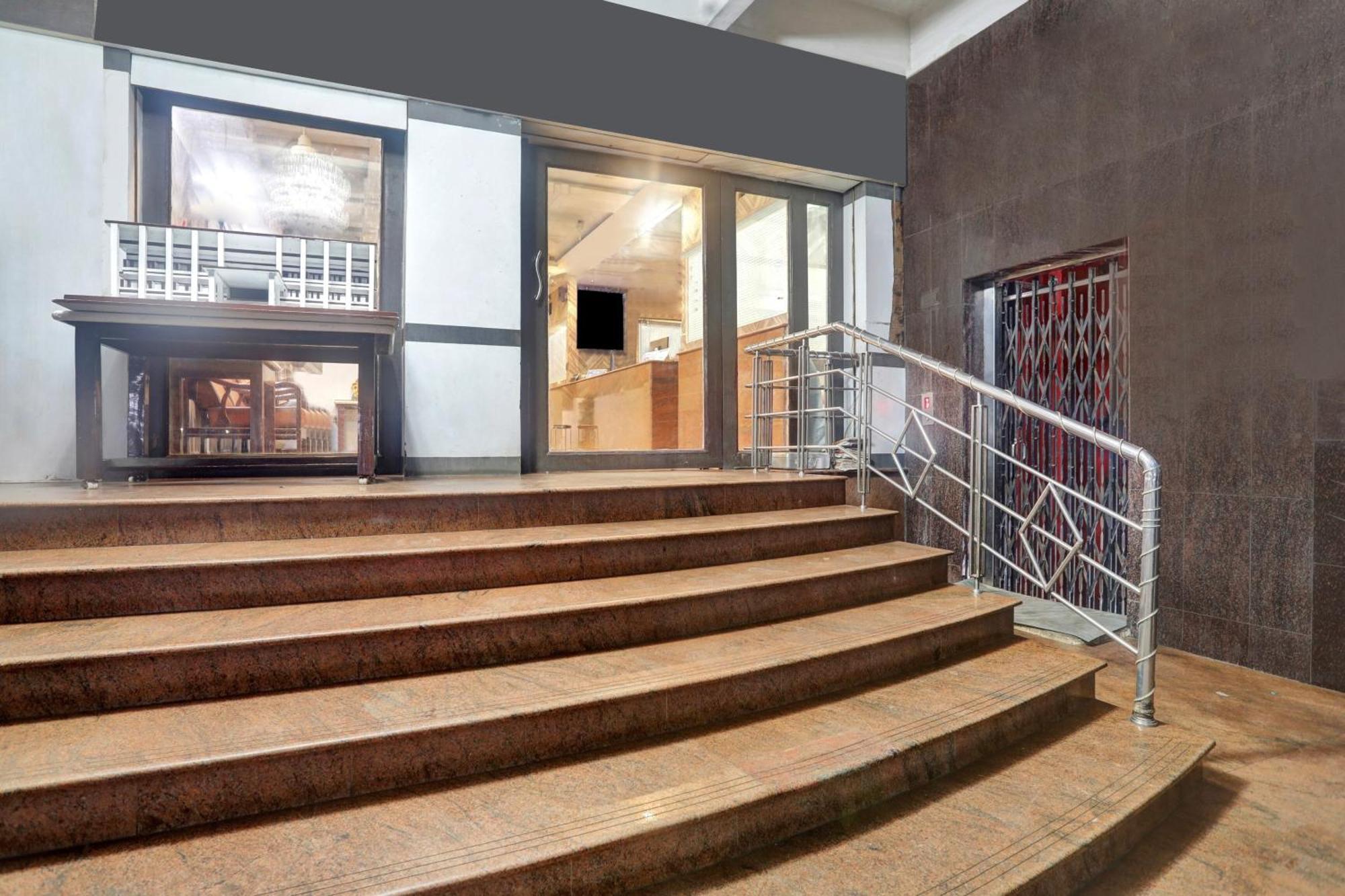 Townhouse Eluru Hotel ภายนอก รูปภาพ
