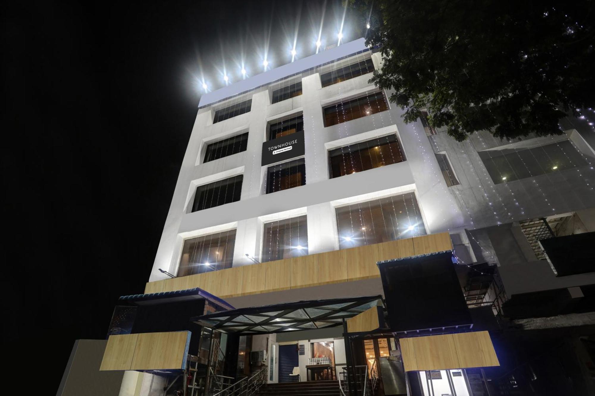 Townhouse Eluru Hotel ภายนอก รูปภาพ