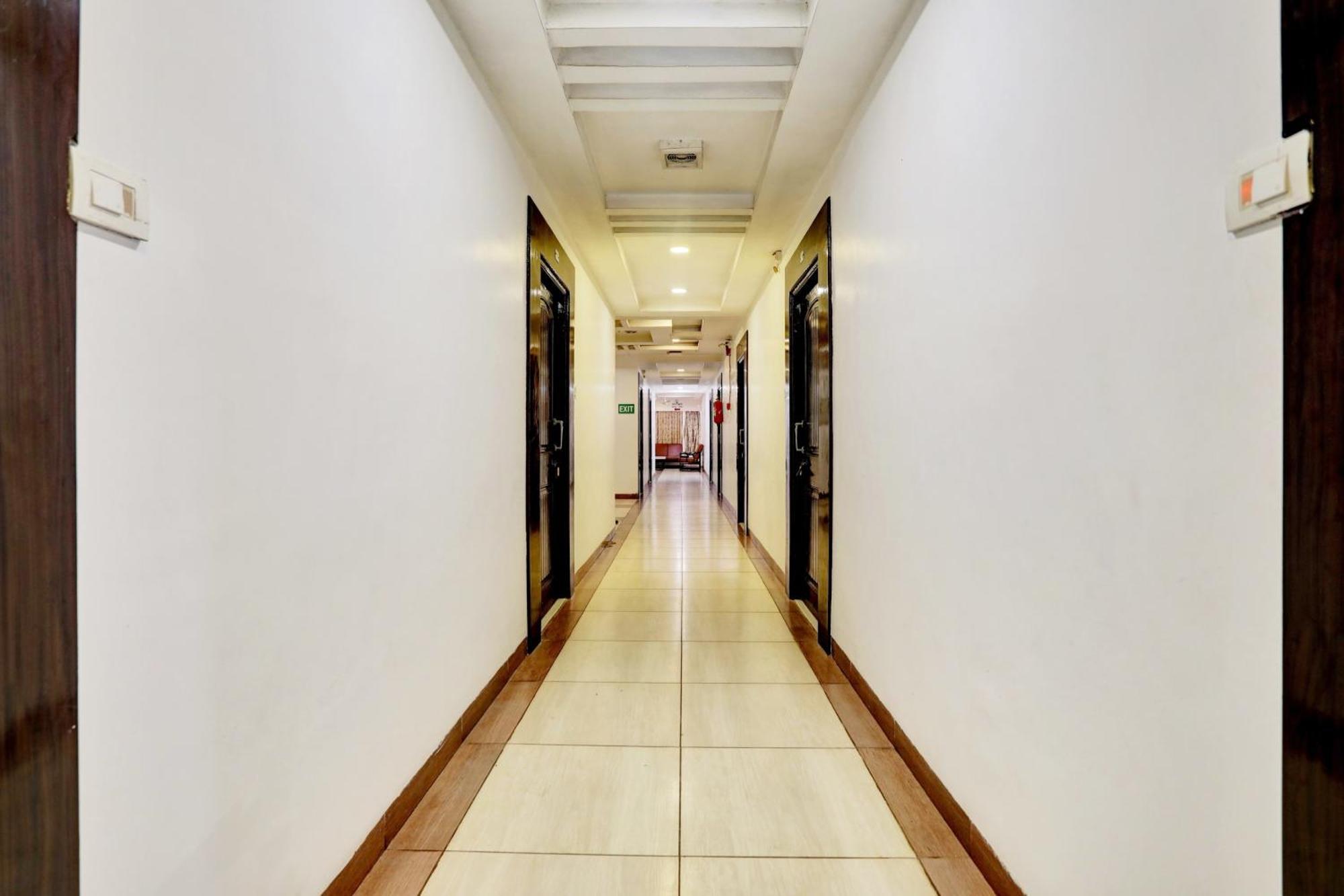 Townhouse Eluru Hotel ภายนอก รูปภาพ