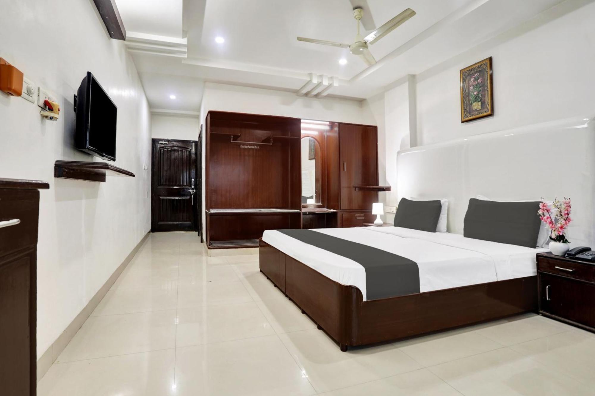 Townhouse Eluru Hotel ภายนอก รูปภาพ